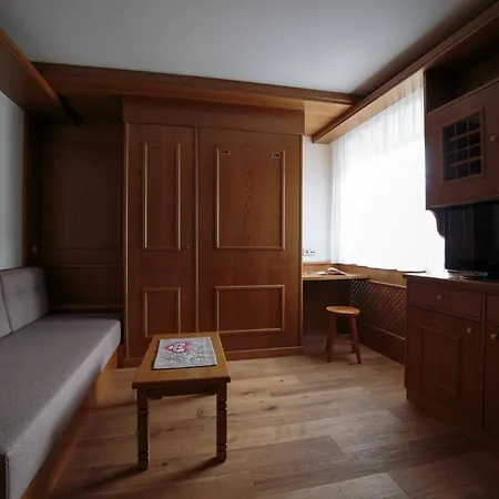 Appartementhaus Sapelza Dobbiaco Extérieur photo