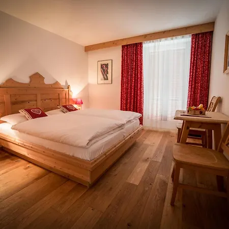Appartementhaus Sapelza Dobbiaco Extérieur photo