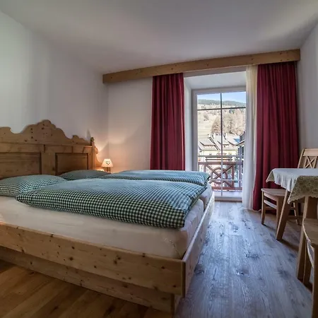 Appartementhaus Sapelza Dobbiaco Extérieur photo